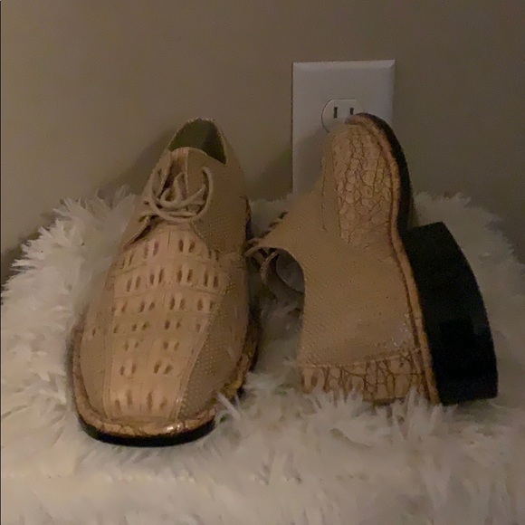 Shoes - Picture 1 of 2